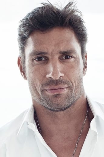 Portrait of Manu Bennett