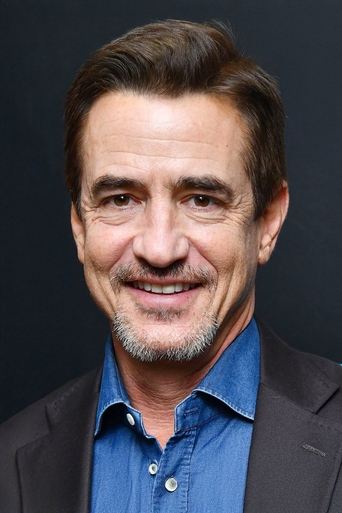 Portrait of Dermot Mulroney