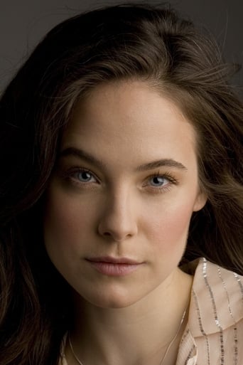 Portrait of Caroline Dhavernas