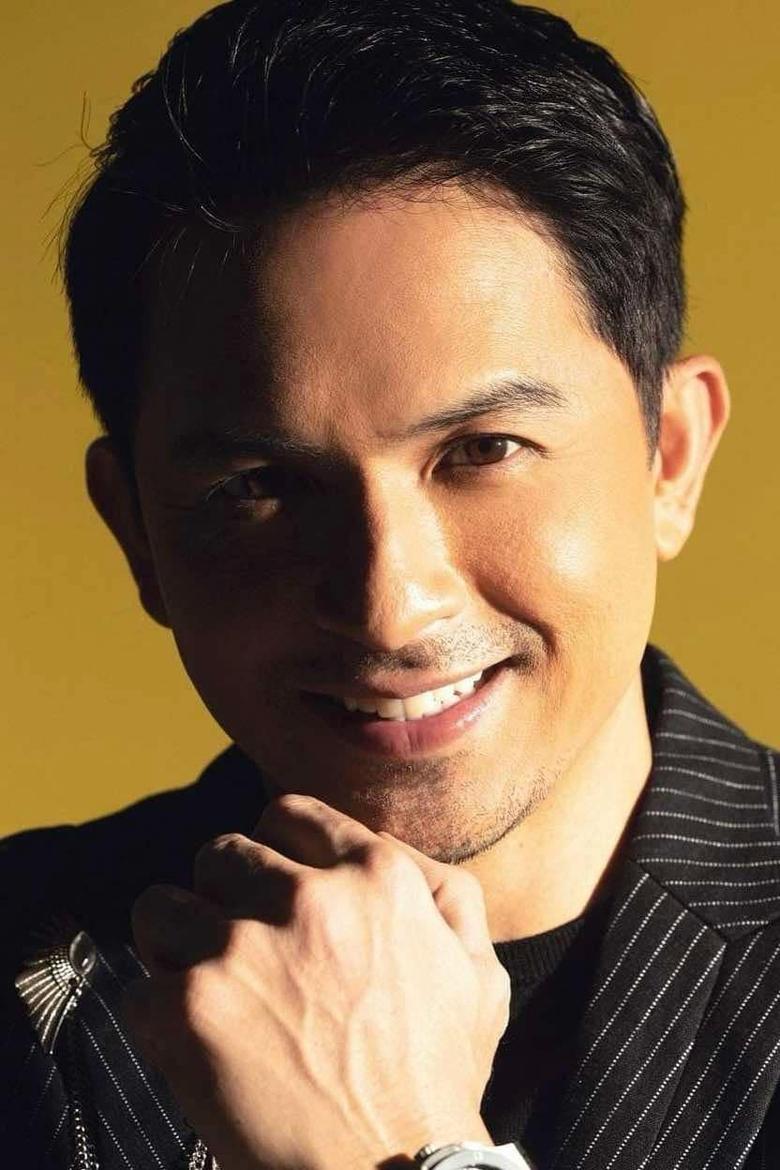 Portrait of Dennis Trillo