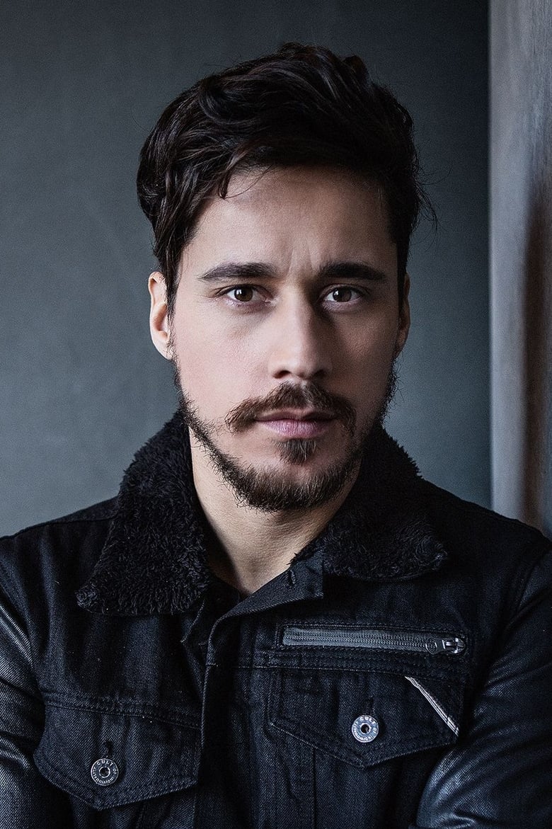 Portrait of Peter Gadiot