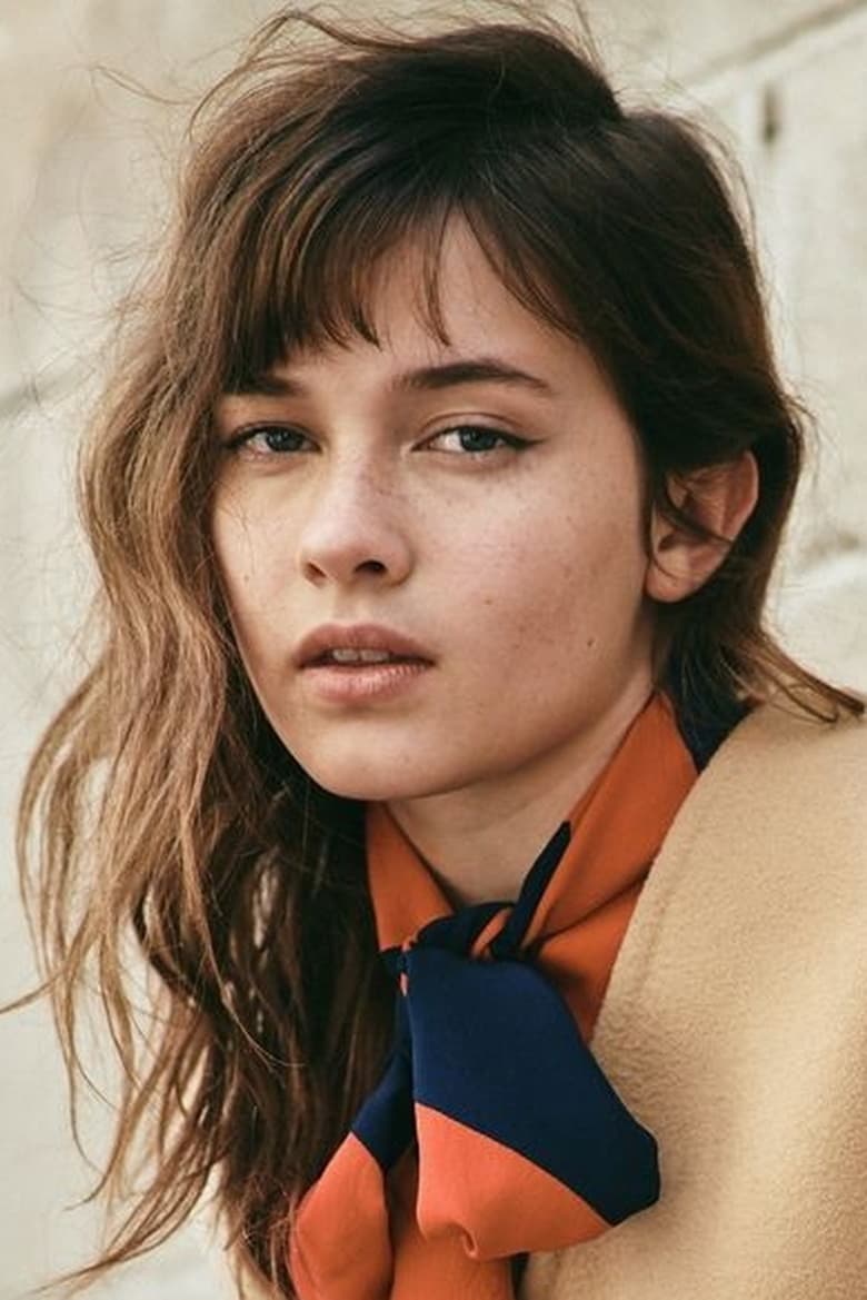 Portrait of Cailee Spaeny