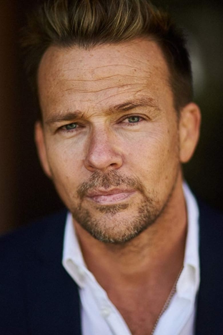 Portrait of Sean Patrick Flanery