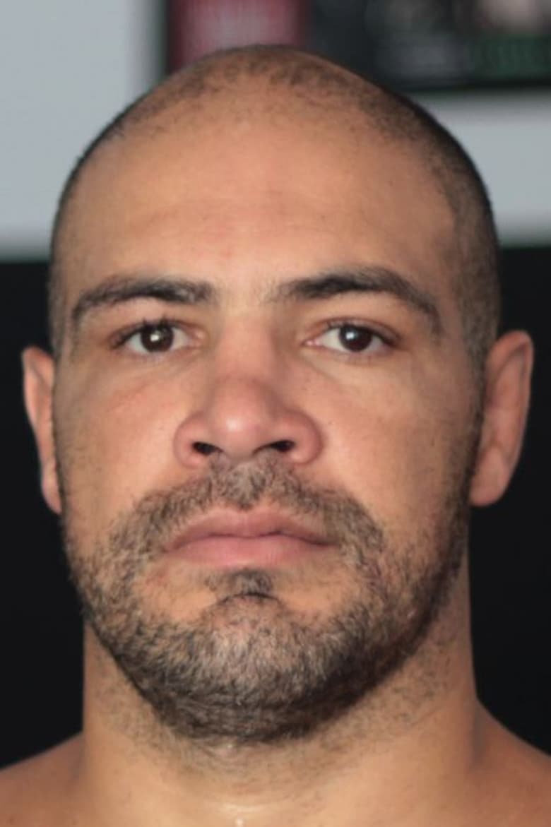 Portrait of Thales Leites