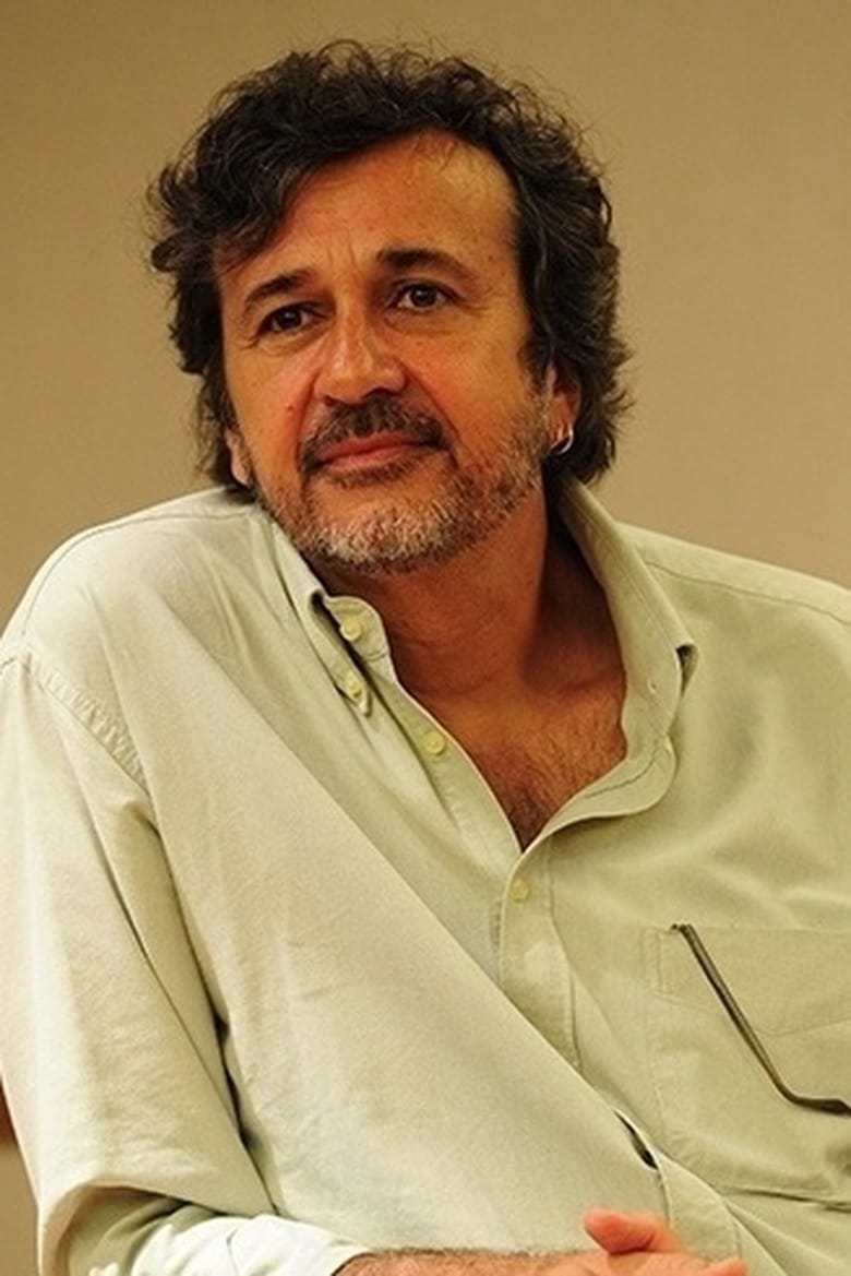 Portrait of José Alvarenga Jr.