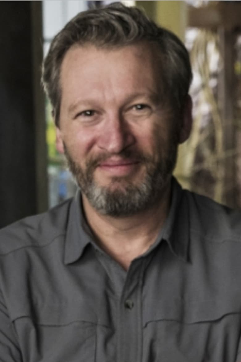 Portrait of Ken Kwapis