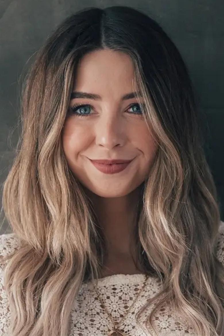 Portrait of Zoë Sugg