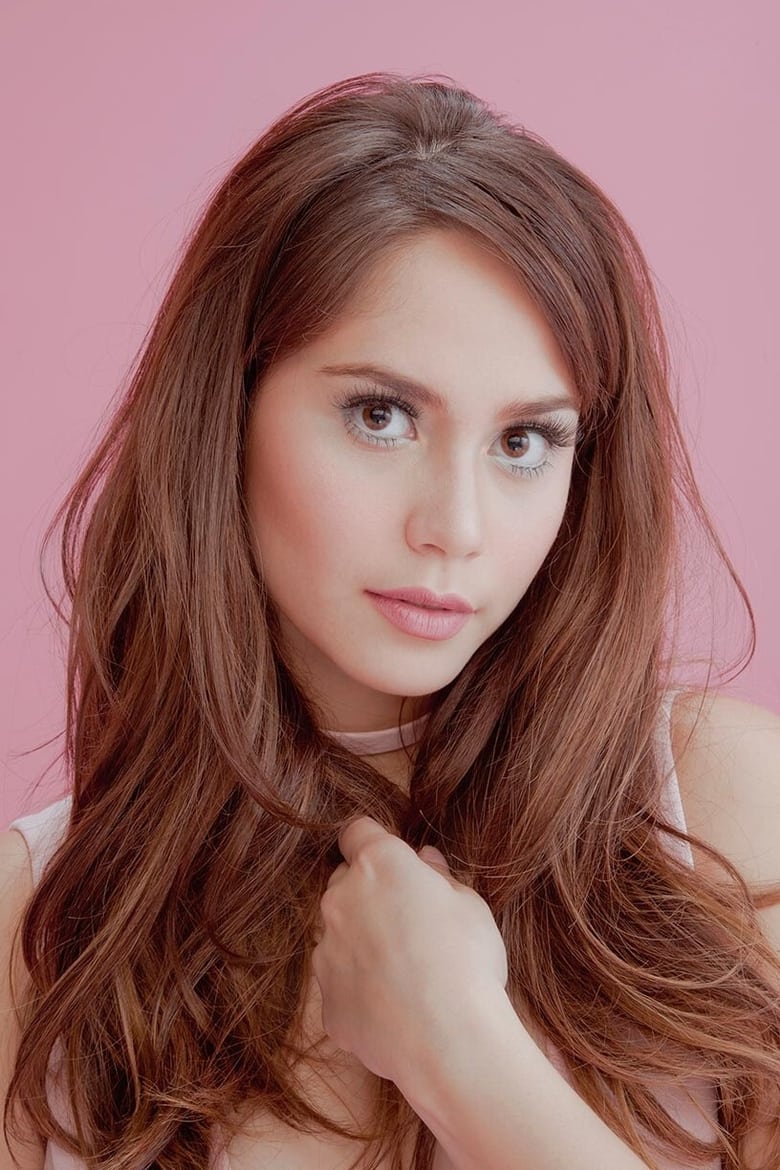 Portrait of Jessy Mendiola