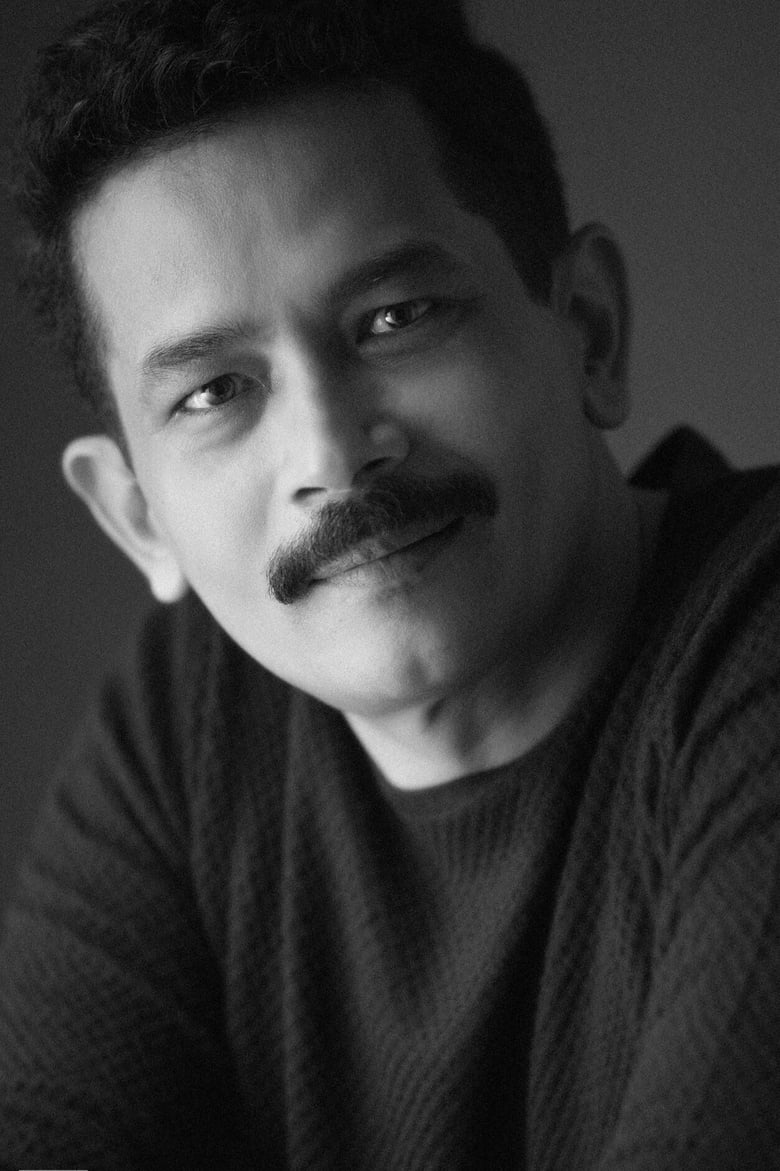 Portrait of Atul Kulkarni