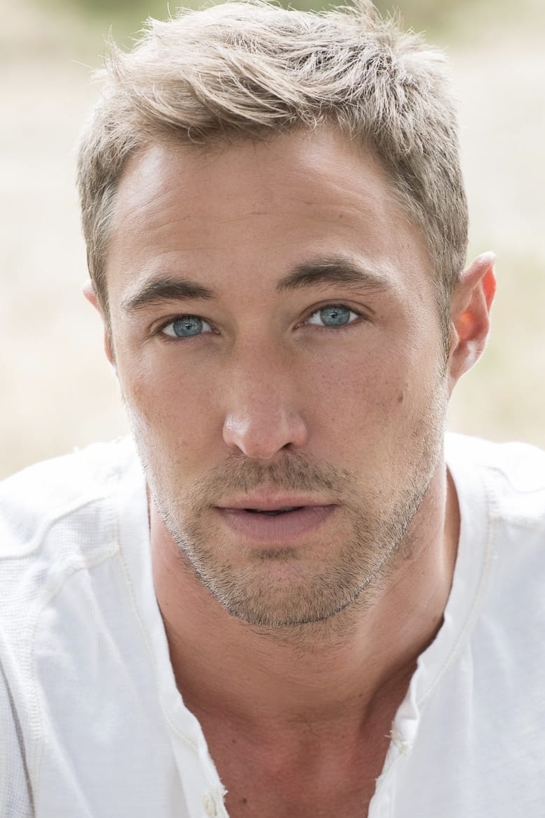 Portrait of Kyle Lowder