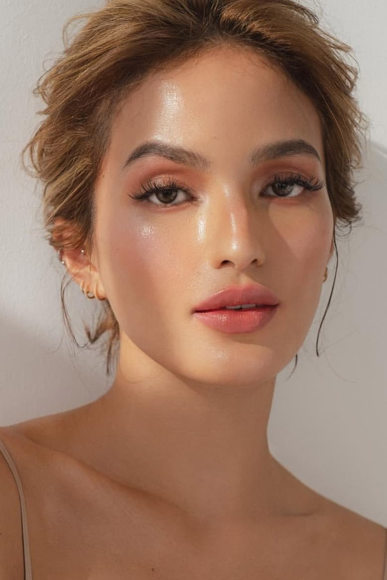 Portrait of Sarah Lahbati